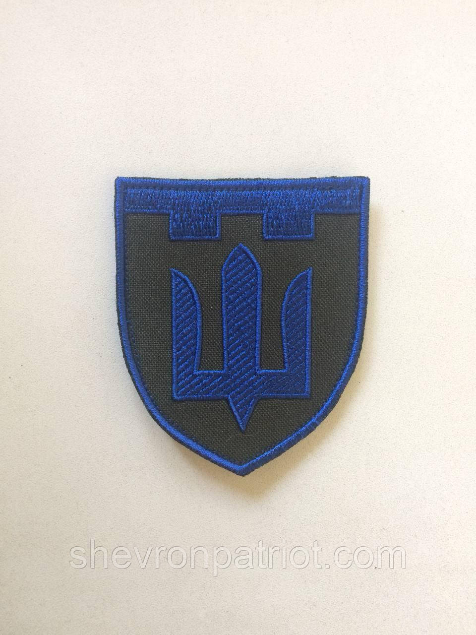 No21 Шеврон Тризуб (Форма щита. Синього кольору. На чорному) Розмір 8 на 7 см - Зображення 2