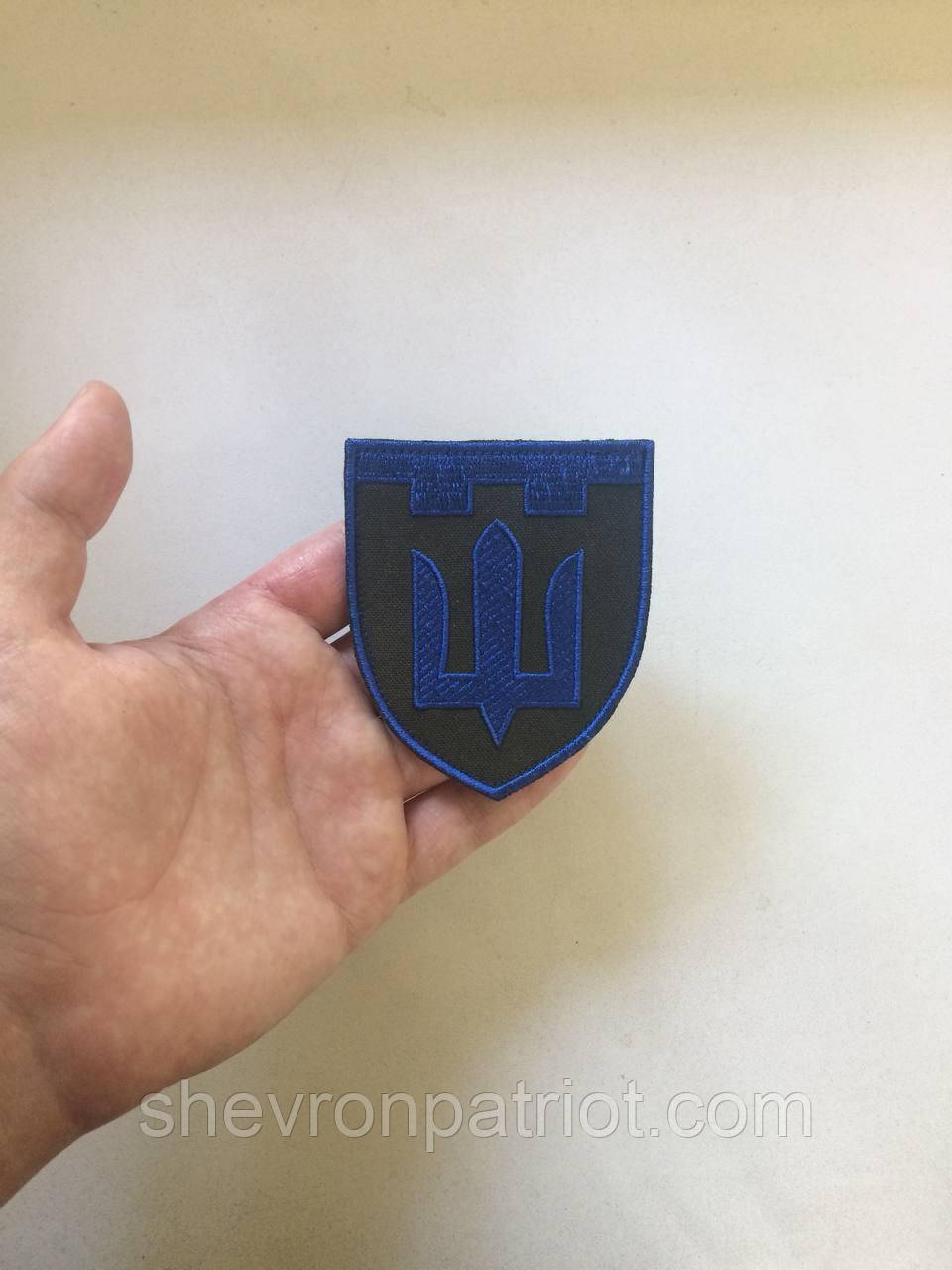 No21 Шеврон Тризуб (Форма щита. Синього кольору. На чорному) Розмір 8 на 7 см - Зображення 4