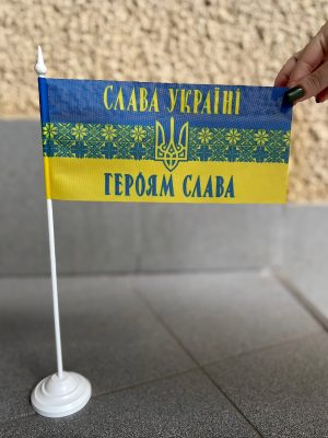 НП001 Настільний Прапор «Слава Україні» 24×12х37 см (сітка)