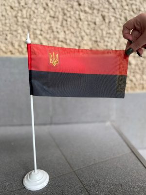 №НП002 Настільний Прапор «Червоно-чорний з тризубом» 24×12х37 см (сітка)