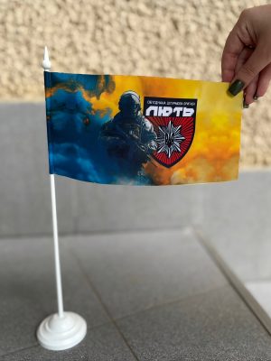№НП004 Настільний Прапор «ОБ'ЄДНАНА ШТУРМОВА БРИГАДА ЛЮТЬ» 24×12х37 см (атлас)